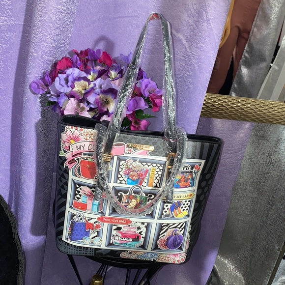 Stylish Nicole Lee Purse - Picture 8 of 9